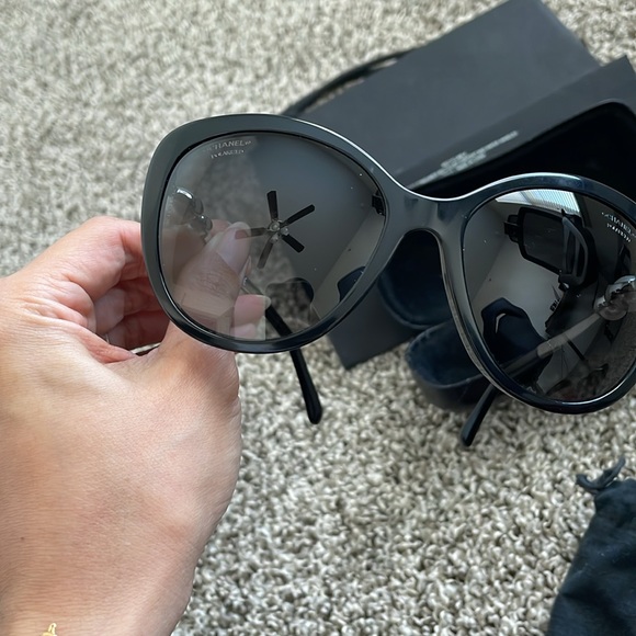 Chanel Pearl Logo Butterfly Sunglasses Black - Picture 10 of 17